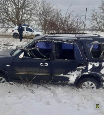 На засніженій трасі Одещини водій загинув у ДТП