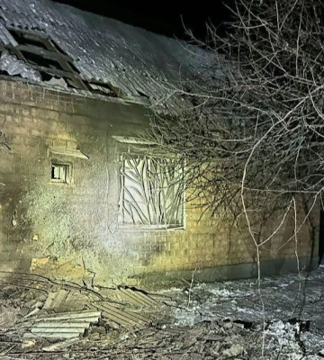 Опівночі окупанти вдарили з артилерії по Марганцю – пошкодженні будинки, магазин й аптеки