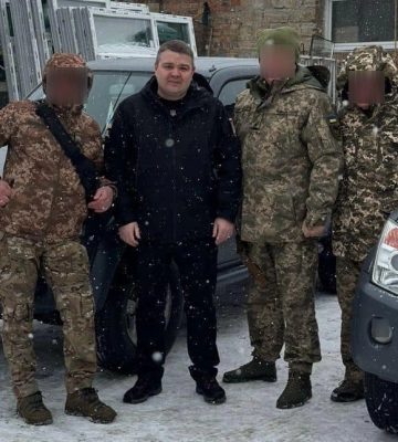 Благодійники з Одещини передали позашляховики для українських захисників