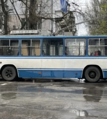 У Херсоні після обстрілу зупинився рух тролейбусів