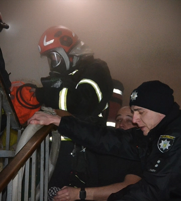 20 людей врятували львівські надзвичайники з пожежі на вул. Стрийській (відео)