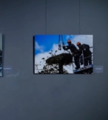 В Одесі відкрили фотовиставку «Сміливі нести світло» про найскладнішу зиму в історії незалежної України