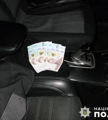 У Звягелі водій автобуса наразив пасажирів на небезпеку та намагався відкупитися від поліцейських