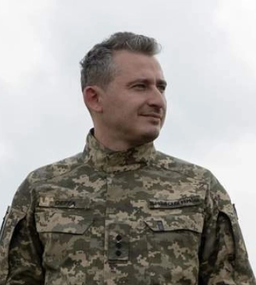 На позиціях воїнів, – Коля Сєрга захопив мережу фотографією з Валерієм Залужним