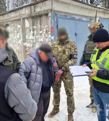 Вимагав 2500 доларів США за довідку: на Вінниччині затримали працівника медичної служби