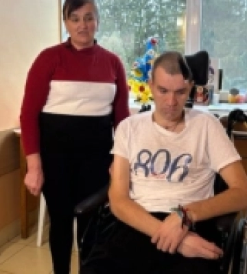 Вчиться заново ковтати, дихати і їсти: у Луцьку після важкої травми реабілітується військовий