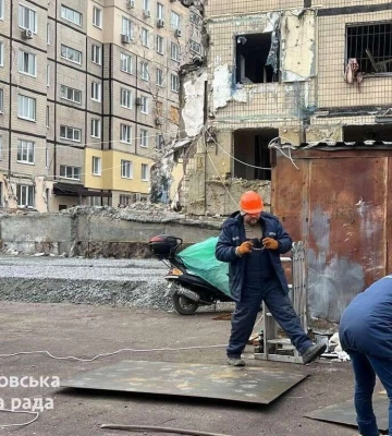 Роковини страшного ракетного удару на Перемозі: як жителів будинку №118 підтримала міська рада Дніпра