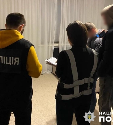 Подружжя зі Львівщини брало гроші за виготовлення посвідчень водія