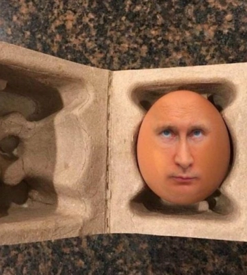 Оккупанты пытаются купить голоса жителей Мелитополя за яйца 