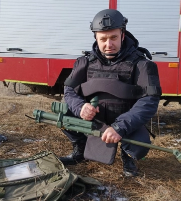Миколаївський піротехнік попри вибухову травму повернувся до розмінувань