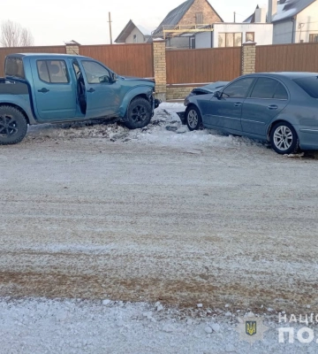 На Волині Nissan зіткнувся з Mercedes, постраждав пенсіонер