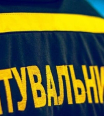 На Львівщині рятувальники надавали допомогу туристу, що травмувався на горі Тростян