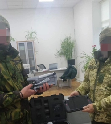 Громада на Черкащині придбала квадрокоптер та радіостанцію для захисників