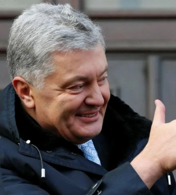 Щоб заробити 50 млн грн, Порошенко використав гроші, які українці донатили на ЗСУ, – експерт