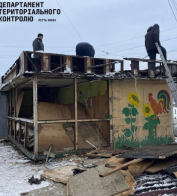 В Киеве демонтируют незаконные МАФы