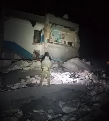 В Нью-Йорке на Донетчине после российского обстрела под завалами дома ищут 5 человек