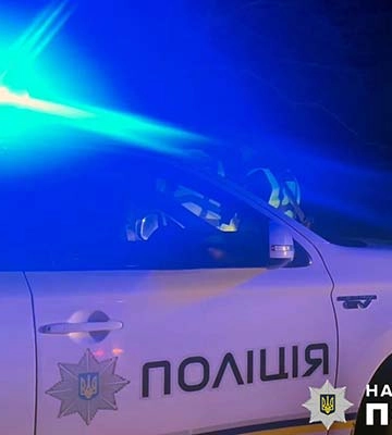 У Кременчуці біля під’їзду по вулиці Героїв Маріуполя знайшли мертвого чоловіка