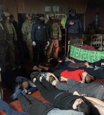 Видурювали гроші в таксистів: у Маневицькій колонії діяла група шахраїв (фото, відео)