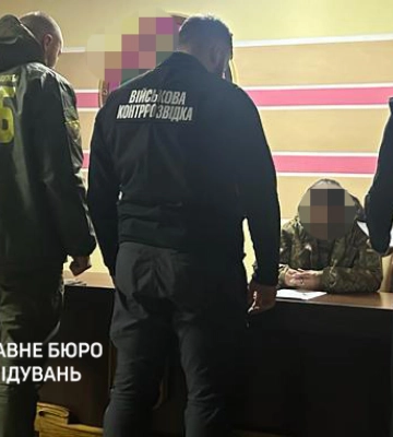 Двох львівських прикордонниць затримали за продаж інформації з закритих баз даних