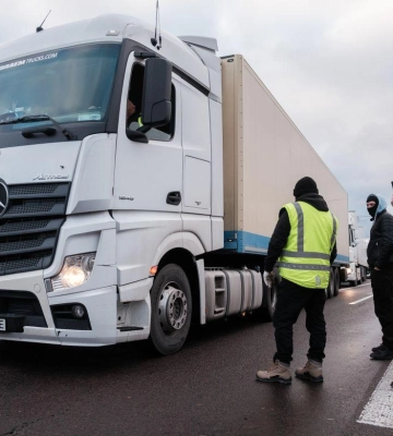 Польські перевізники погодилися припинити блокаду кордону з Україною