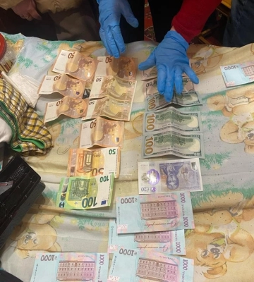 На Львівщині затримали наркозбувачів разом з товаром та грошима