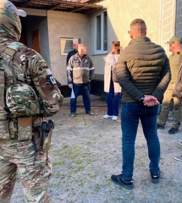 Переправляли ухилянтів через кордон: за матеріалами СБУ Рівненщини підозрюють 7 осіб