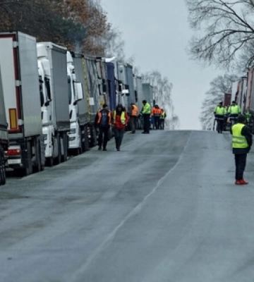 Поляки зняли блокаду для вантажівок у двох пунктах пропуску з Україною