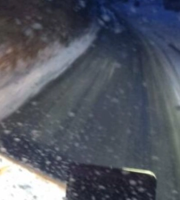 Ліквідація ожеледиці: комунальники у Дніпрі просять водіїв пропускати спецтранспорт