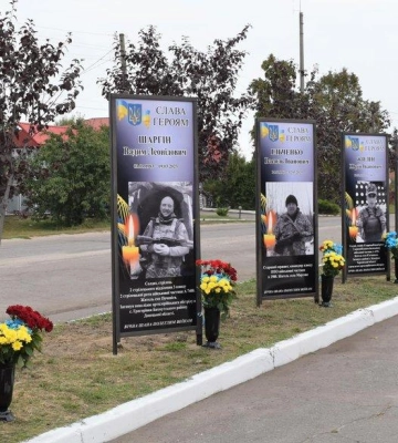 У селищі на Харківщині пошкодили два стенди на Алеї пам&#039;яті