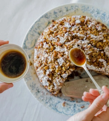 Деревенский торт с орехами и кофе: простой рецепт вкусной выпечки