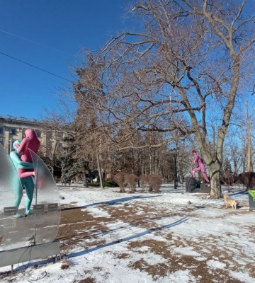 На Соборній площі демонтували для ремонту скульптури