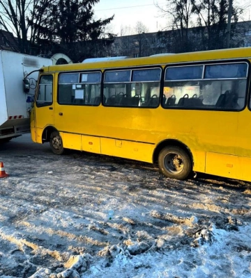 У Рівному ДТП з маршрутками. Один з водіїв у лікарні