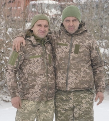 Мама не знає, що сини на війні: рідні брати з Волині в один день отримали повістки