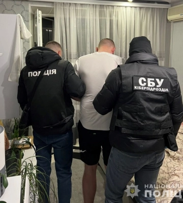 Фейкова робота за кордоном: запорізькі поліцейські затримали групу шахраїв-рекрутерів