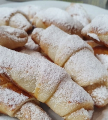 Рогалики с черной смородиной и грецкими орехами: рецепт ароматной выпечки