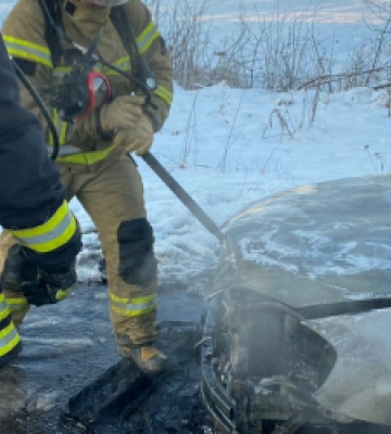 Учора рятувальники Львівщини тричі гасили пожежі в автомобілях