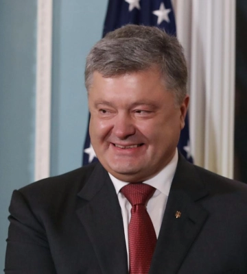 Порошенко подал в суд на львовских пограничников и требует полмиллиона гривен
