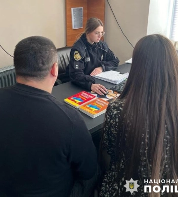 Львівське подружжя шахраювало на жіночому одязі