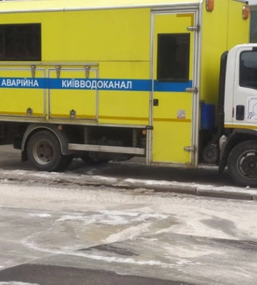 В Печерском районе Киева частично ограничено движение транспорта из-за аварии на водопроводе