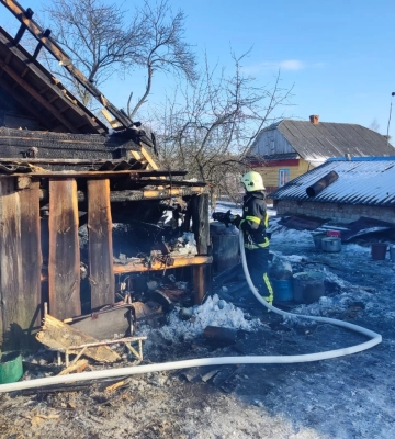 Необережно грілися: на Волині спалахнув житловий будинок 