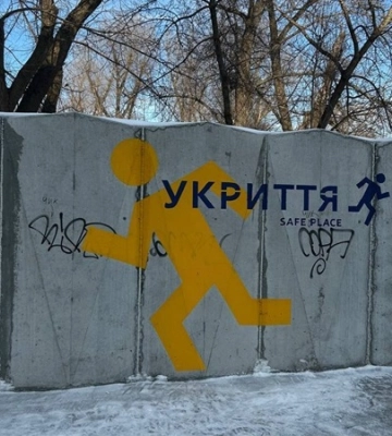Є місця для сидіння та цілодобове світло: як виглядає модульне укриття в парку «Зелений гай»