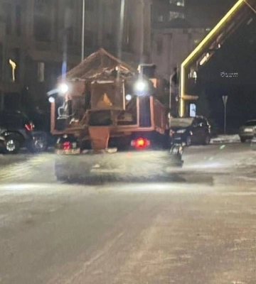 Понад 80 одиниць спецтехніки працювали на автошляхах Дніпра