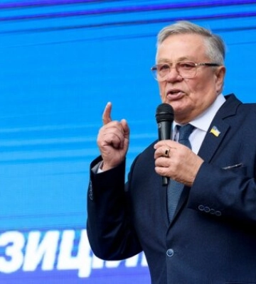 Депутат від ОПЗЖ спокійно розкошує на пенсії за гроші українців: такі виплати і не снилися людям Депутат від ОПЗЖ спокійно розкошує на пенсії за гроші українців: такі виплати і не снилися людям
