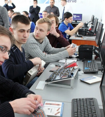 Викладача львівського університету Зербіно, який під час тестів показував порнокартинки, виправдав суд