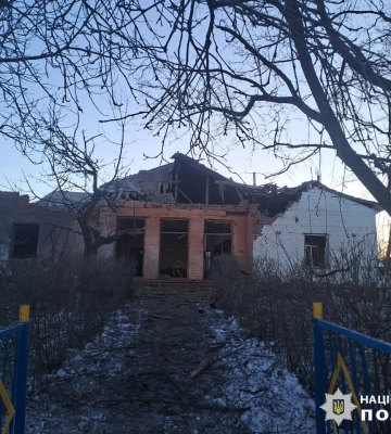 Загинула жінка, 2 дітей поранені через удар КАБом по селу на Харківщині