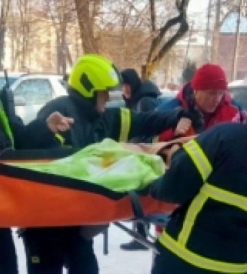 Чоловік потребував допомоги: у Луцьку рятувальники відчинили двері санвузла квартири на Волі 