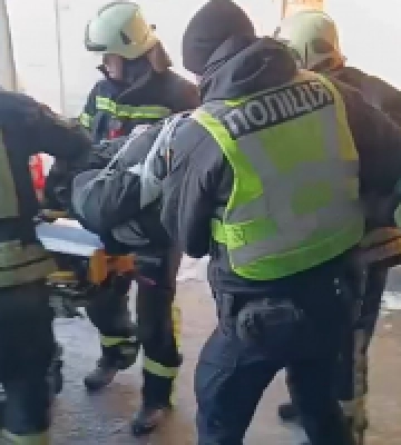 У Дніпровському районі столиці з ліфтової шахти врятували чоловіка (відео)