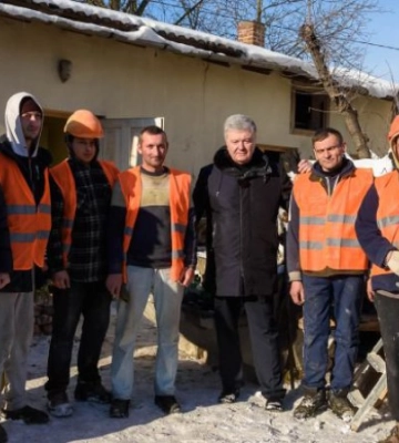 Маємо зберегти кожну цеглинку: Порошенко закликав громаду Львова спільно відновити музей Шухевича