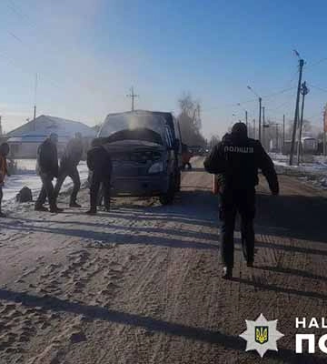 На Полтавщині посеред дороги загорівся автомобіль