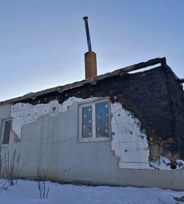 Багатодітна родина погорільців із Волині шукає нове житло